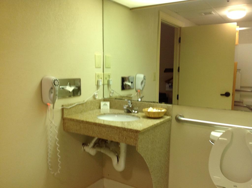 Days Inn - Chapel Hill Quarto foto